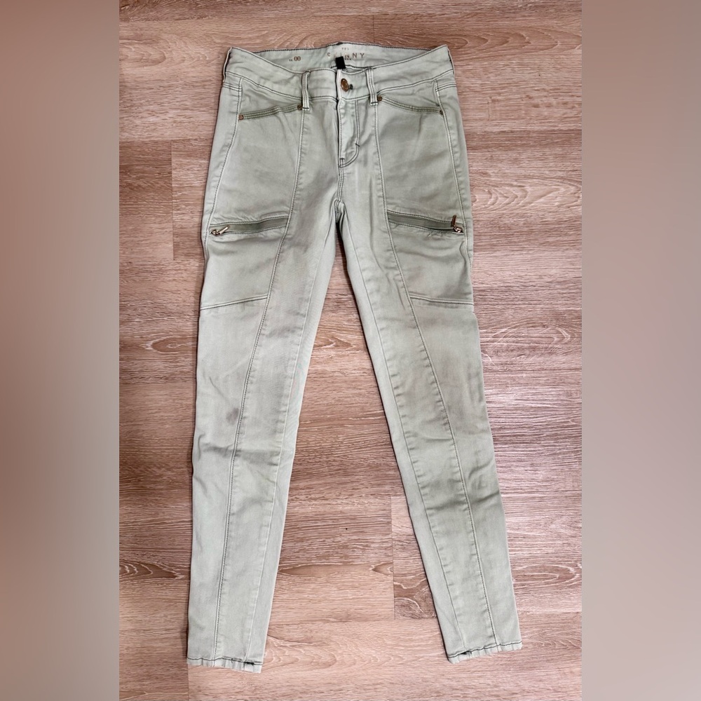 White House Black Market The Skinny Low Rise Cargo Pants Zip Ankle size 00